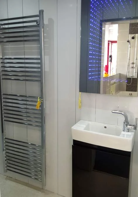 Neptune 200 Moderna White & Chrome Flat Panel - PVC Plastic Wall & Ceiling Cladding - 2.6m - 5 Pack 3 Neptune 200 Moderna White & Chrome Flat Panel - PVC Plastic Wall & Ceiling Cladding - 2.6m - 5 Pack - Image 3