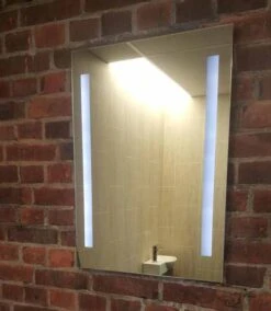 Horton Illuminated Mirror - Battery Powered - 700 X 500 - Croydex -Lumibath Shop 20190227 111834