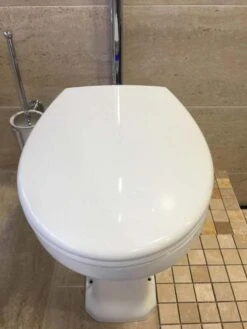 Croydex Luminoso Illuminated Toilet Seat - Light Up 7 Croydex Luminoso Illuminated Toilet Seat - Light Up -Lumibath Shop IMG 5004 2